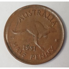 AUSTRALIA 1951 . HALF 1/2  PENNY . ERROR . LARGE LIP . OFF CENTRE